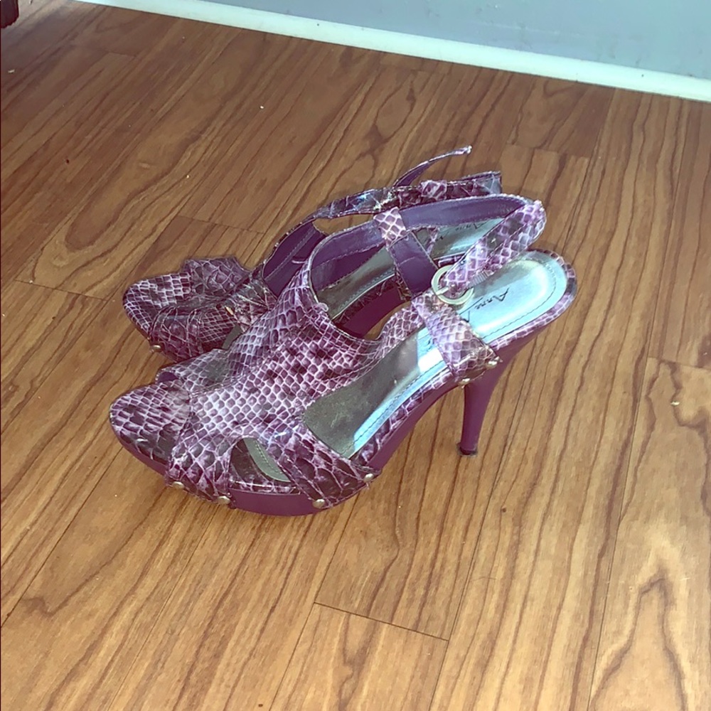 ✨HP✨ Faux Snake Skin Anne Michele Heels